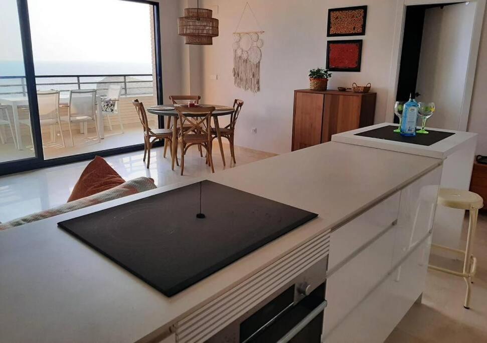 Top-floor Beachfront With Parking, Pool, & Spacious Sea-view Balcony Appartement La Vila Joiosa