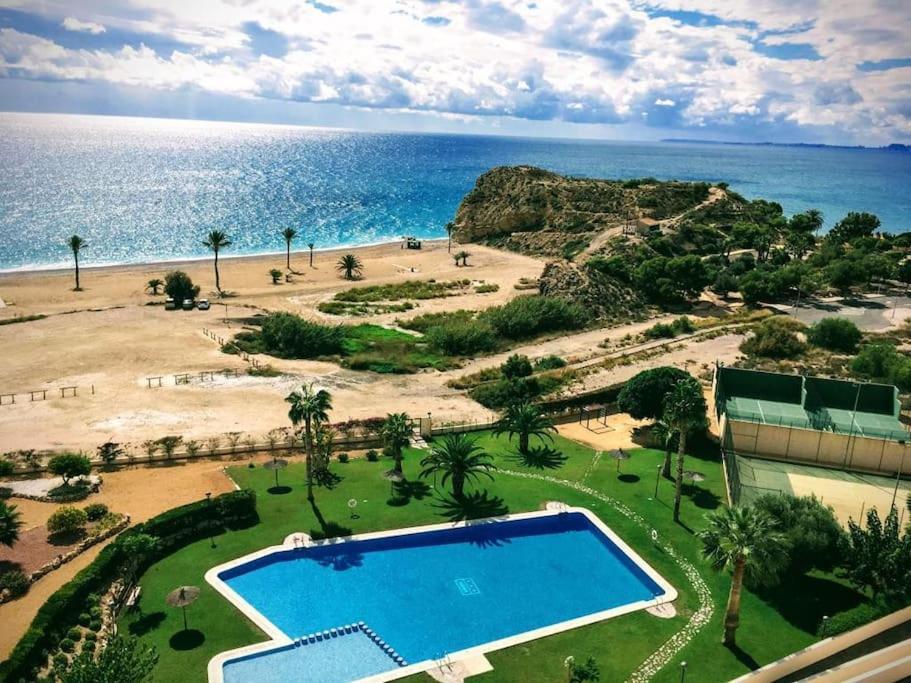 Top-floor Beachfront With Parking, Pool, & Spacious Sea-view Balcony Appartamento *